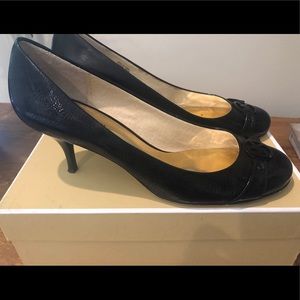 Michael Kors JR patent leather pumps